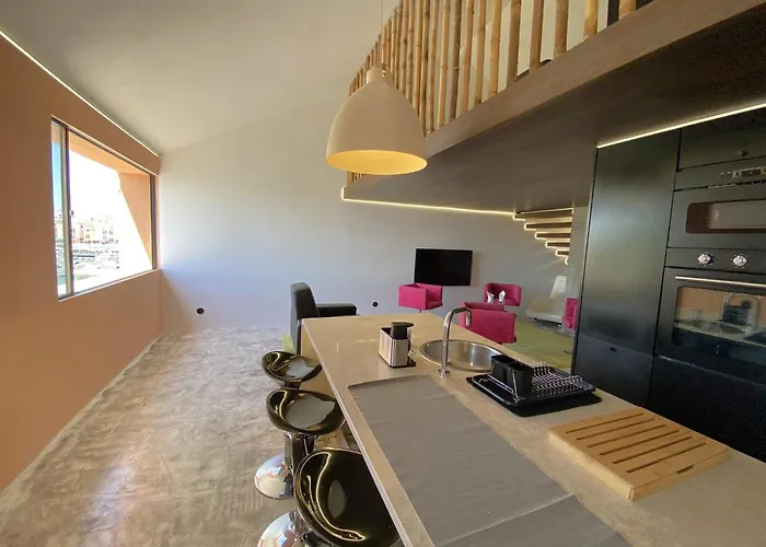 Marina Mezzanine Loft Apartamento *