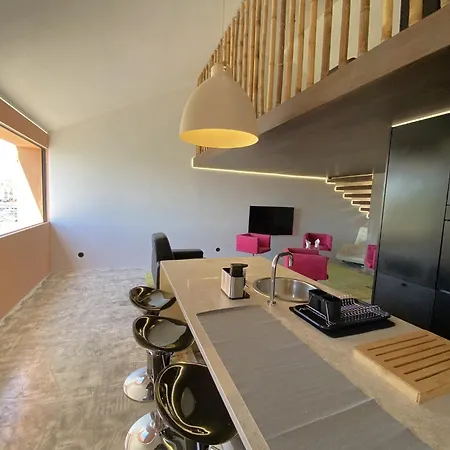 Marina Mezzanine Loft Apartment *