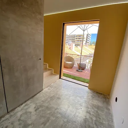 Marina Mezzanine Loft Apartment *